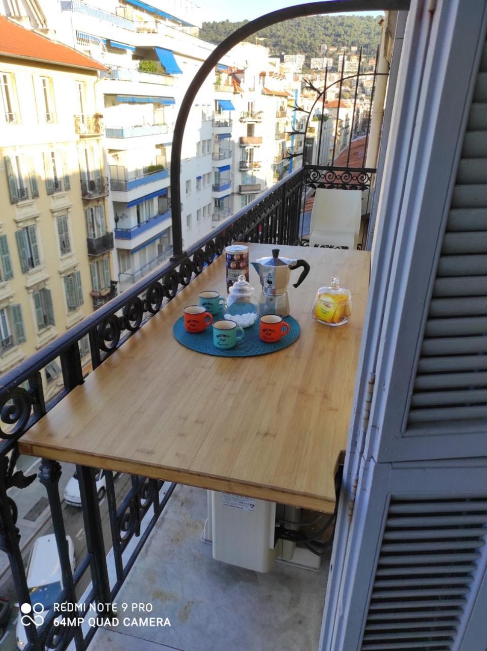 Pretty And Quiet Top Floor 2 Bedroom Flat In The Port Area Of Nice Ngoại thất bức ảnh